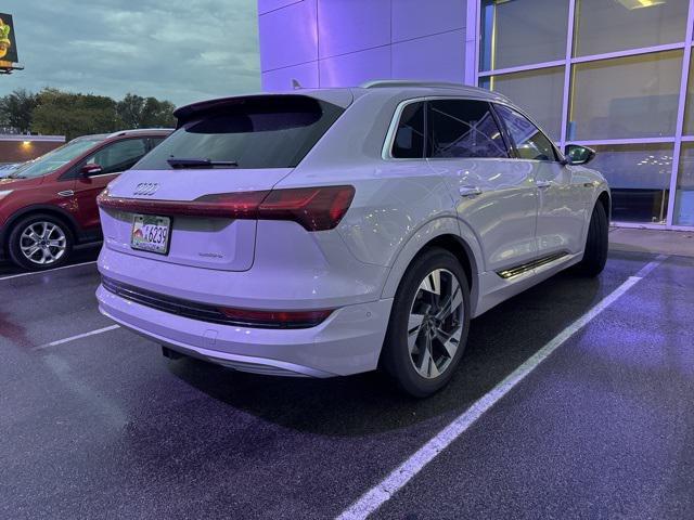 2022 audi e-tron premium plus