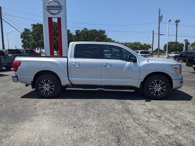 2020 nissan titan sv