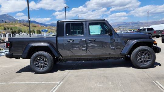 2024 Jeep Gladiator