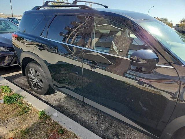 2023 nissan pathfinder sv