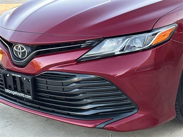 2020 toyota camry le