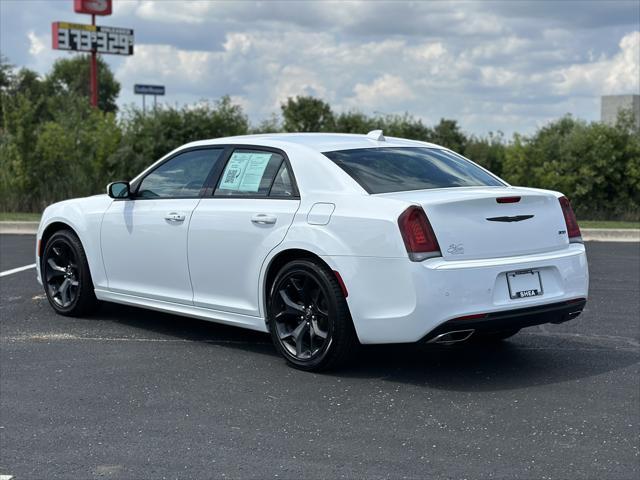 2022 chrysler 300 touring