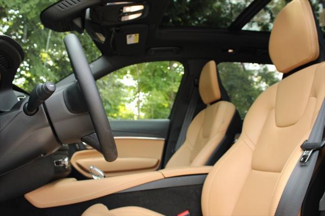 2024 volvo xc90 recharge plug-in hybrid ultimate