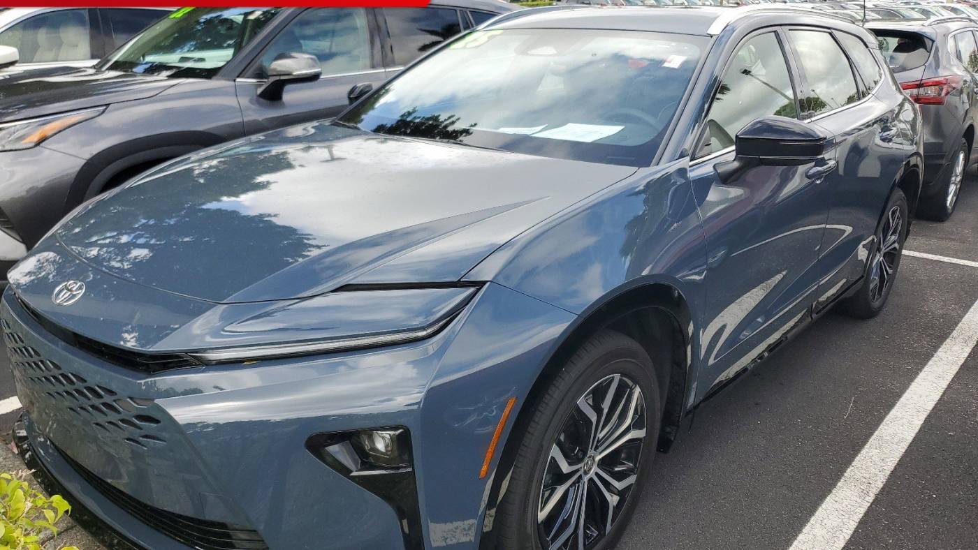 2025 toyota crown signia xle