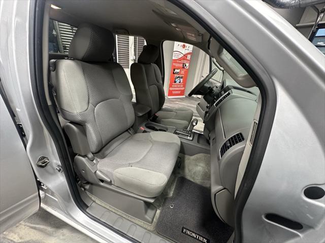 2012 nissan frontier sv