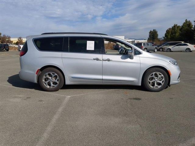 2022 chrysler pacifica limited