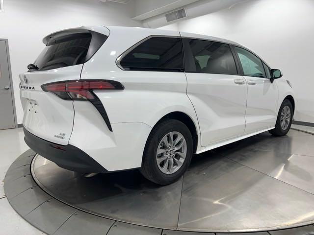 2022 toyota sienna le