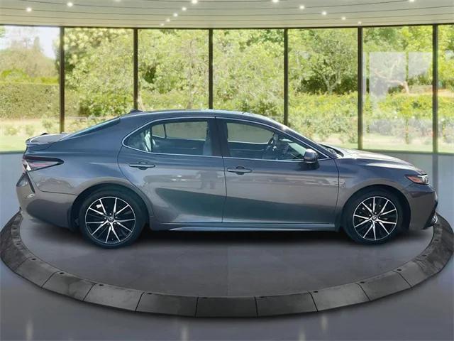 2021 toyota camry se