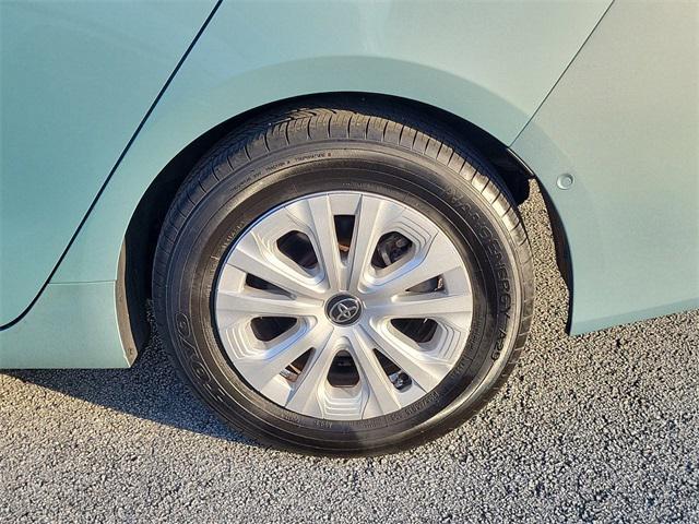 2022 toyota prius le
