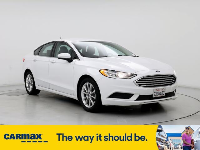 2017 ford fusion se