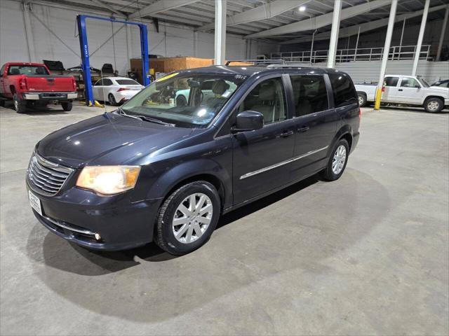 2013 chrysler town & country touring