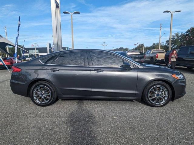 2020 ford fusion se