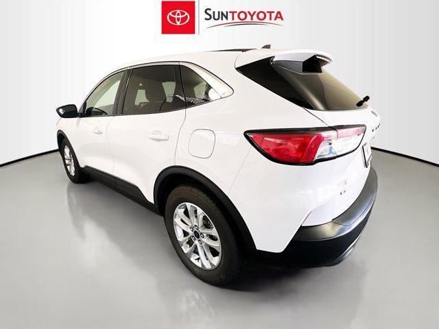 2022 ford escape se