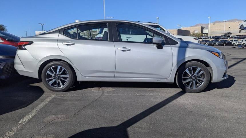 2022 nissan versa sv