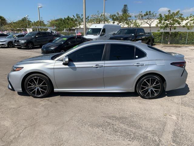 2021 toyota camry se