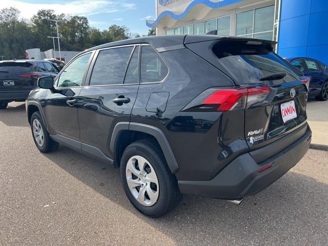 2023 toyota rav4 le