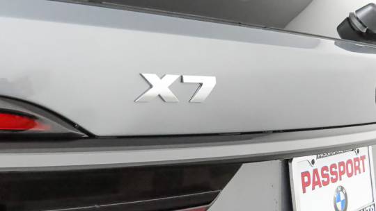 2025 BMW X7