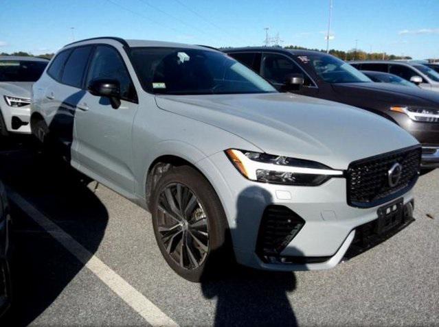 2024 volvo xc60 b5 plus dark theme