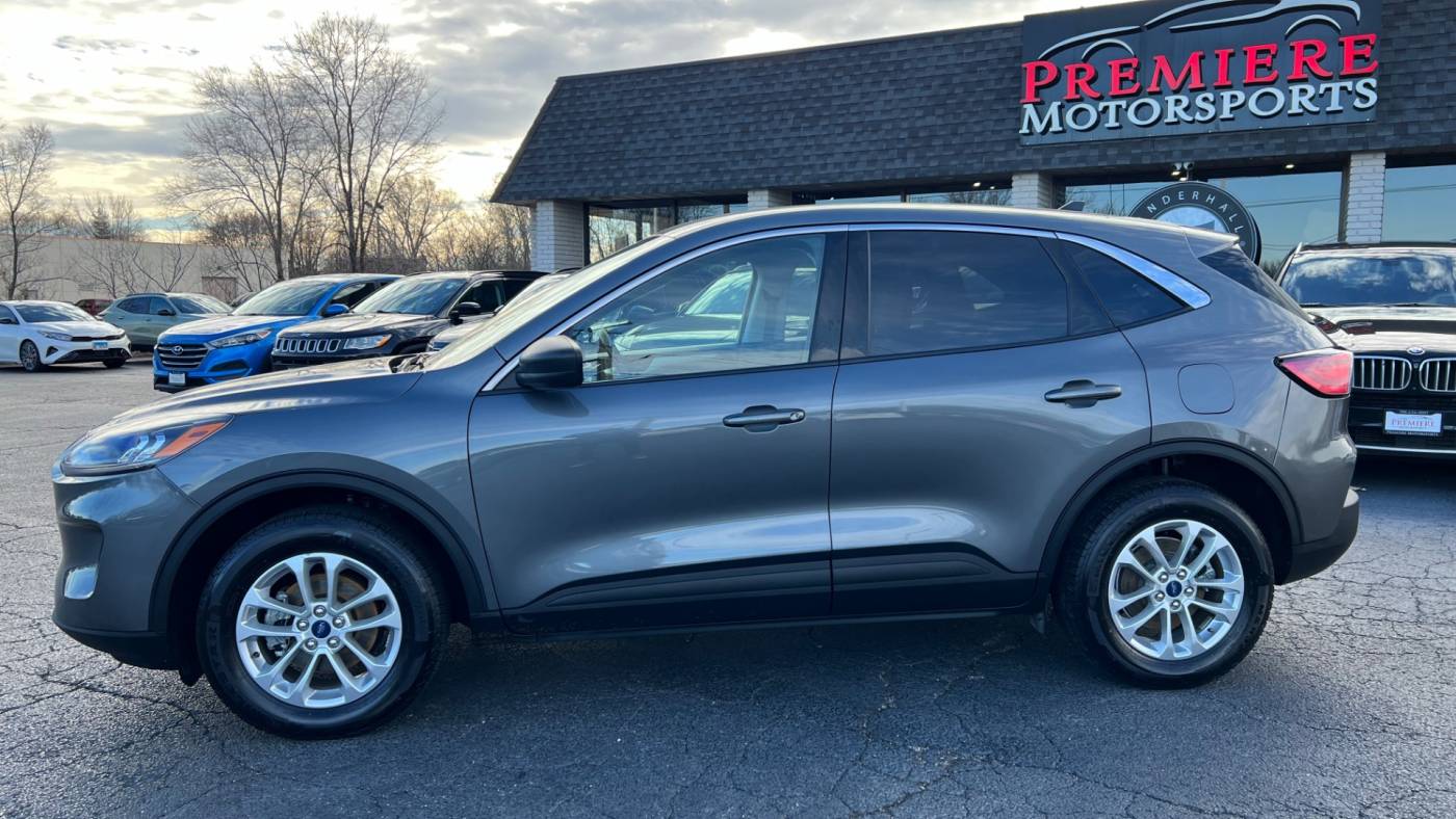 2022 ford escape hybrid se