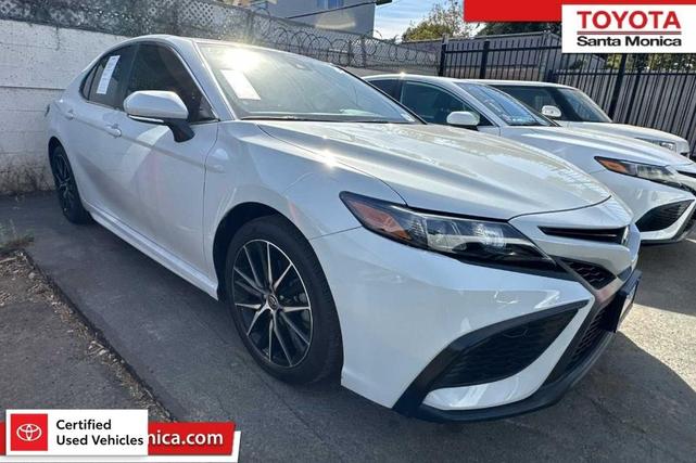 2022 toyota camry se