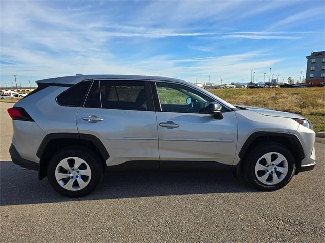 2022 toyota rav4 le