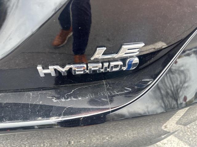 2022 toyota camry hybrid le