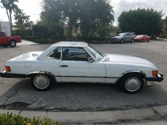 1986 mercedes 560sl. looks great, runs even better. new top and recent service