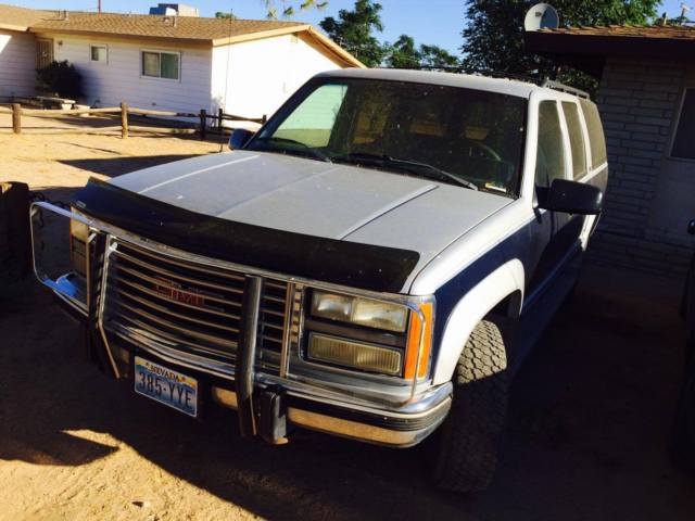 1993 gmc suburban k2500 sold as is