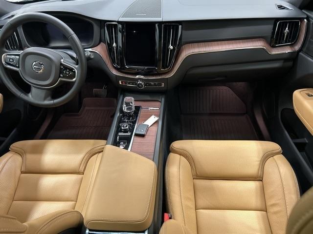 2023 volvo xc60 b5 ultimate dark theme