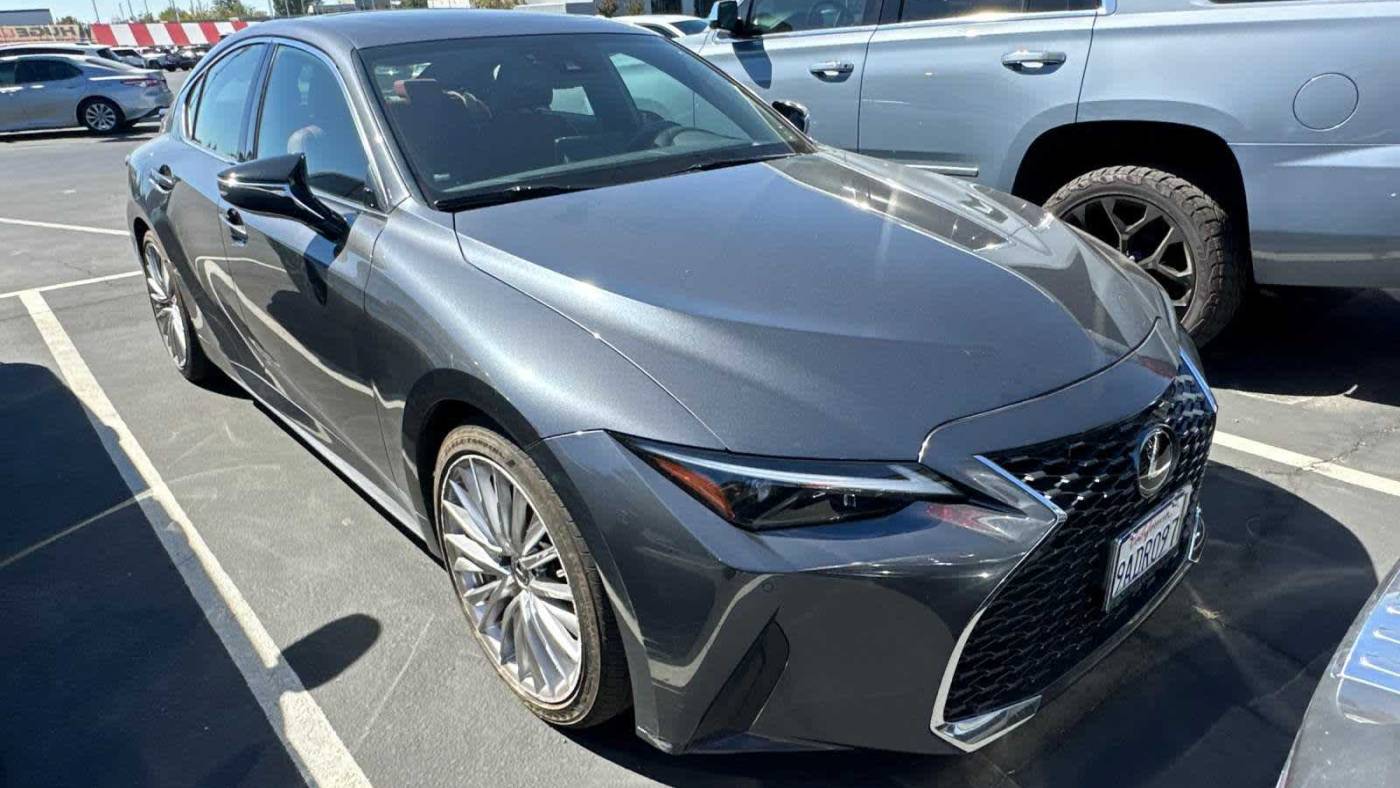 2022 lexus is 300 base