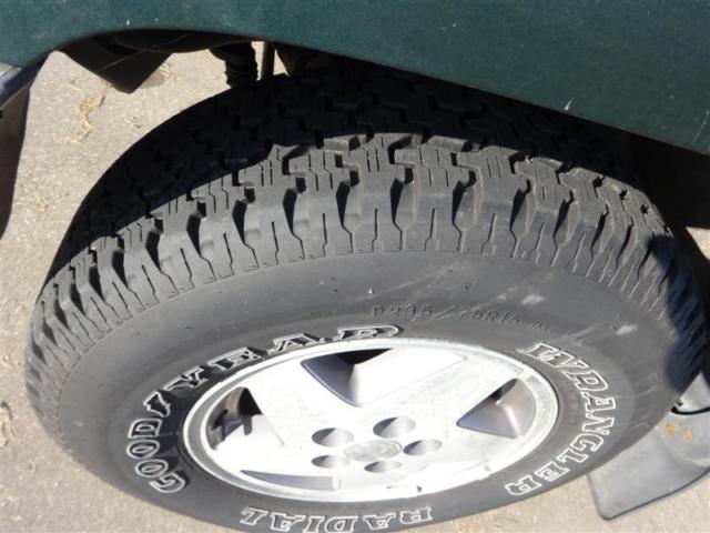 1993 jeep grand cherokee 123k loaded,no winters,5.2 v-8 (318),auto,new tires