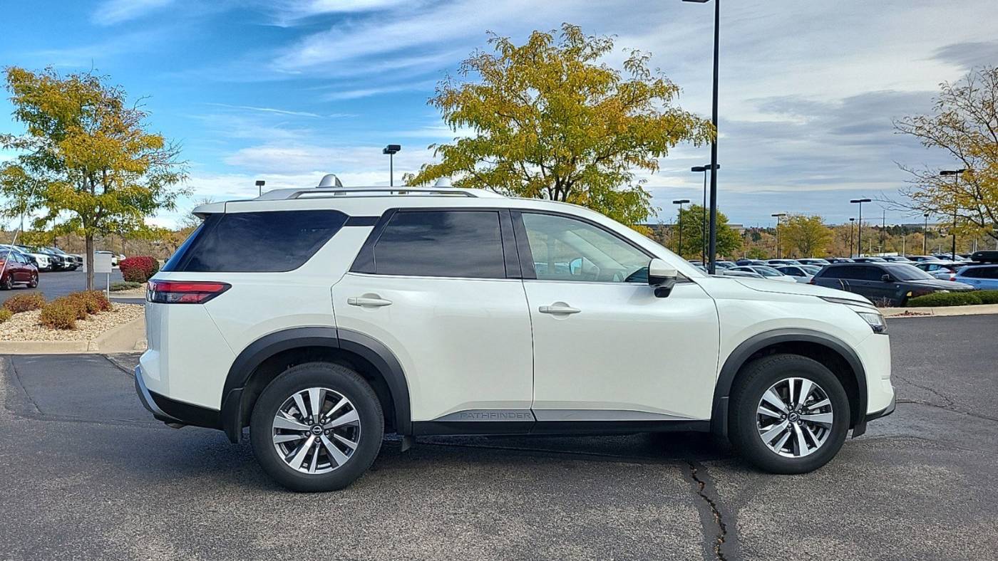 2023 nissan pathfinder sl