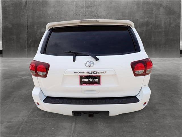 2018 toyota sequoia sr5