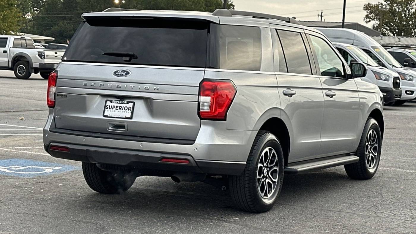 2022 ford expedition xlt
