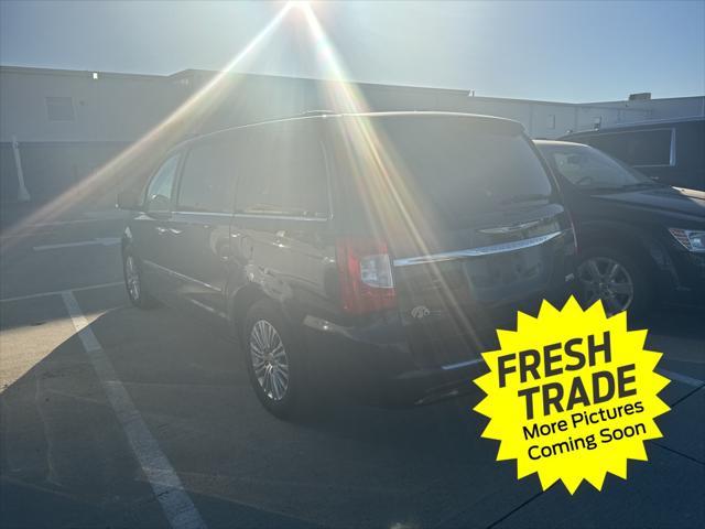 2013 chrysler town & country touring-l