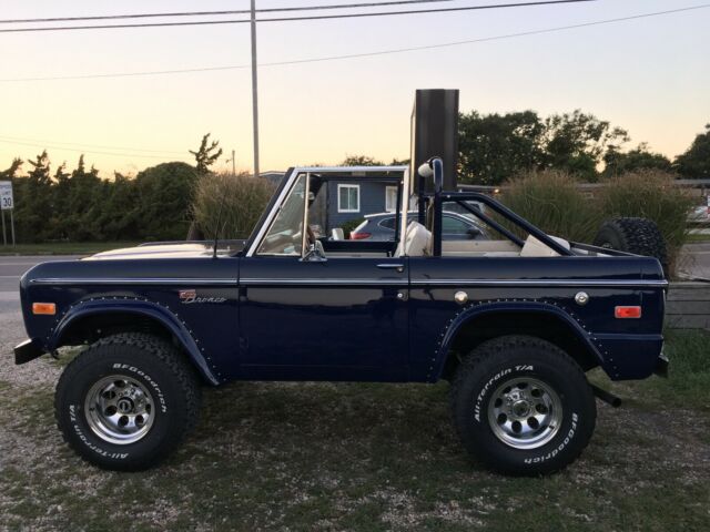 1972 ford bronco sport 4x4 automatic & sliding rag top
