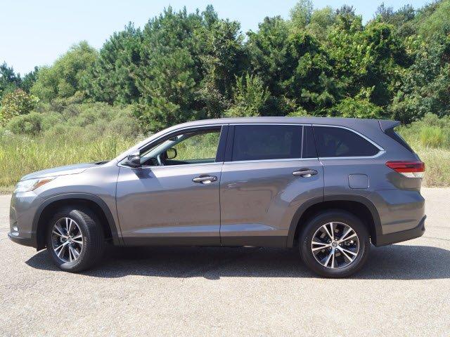 used 2019 toyota highlander fwd le columbus, ms 39705 for sale in columbus, mississippi