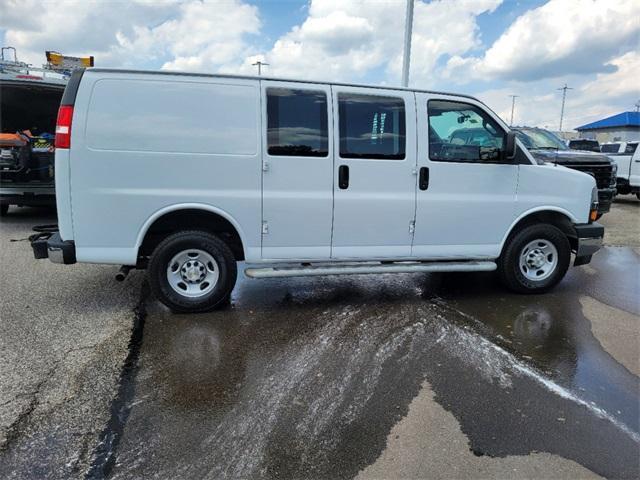 2022 chevrolet express 2500 rwd 2500 regular wheelbase wt