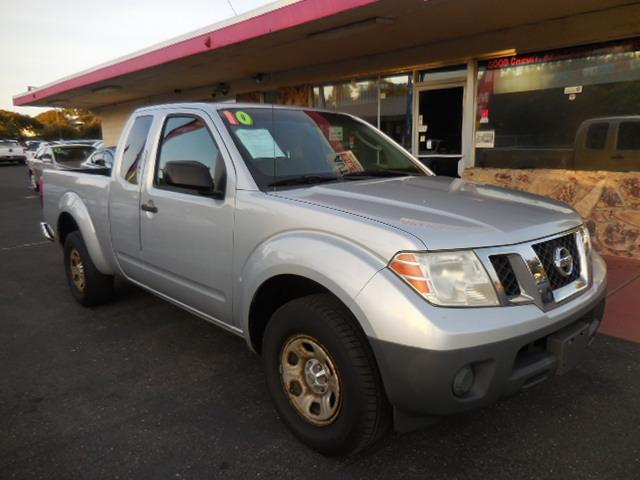 2010 nissan frontier xe