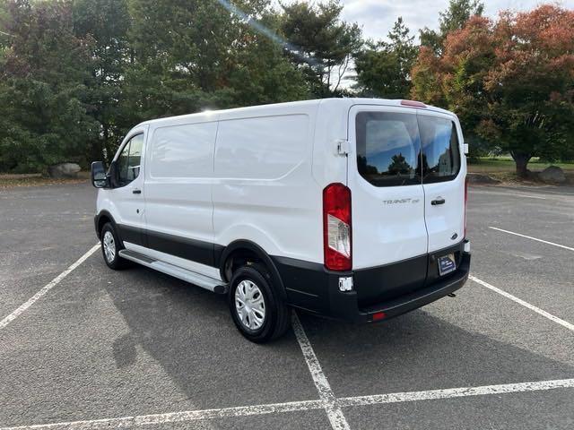 2022 ford transit-150 base