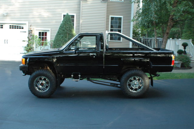 rare! 1986 toyota 4x4 turbo pickup truck!!!