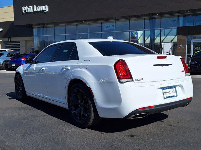 2021 chrysler 300 touring