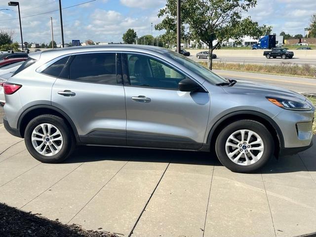 2022 ford escape se
