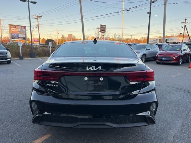 2024 kia forte lxs