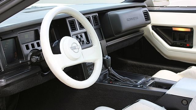 1988 chevrolet corvette base hatchback 2-door 5.7l 35th anniversary edition