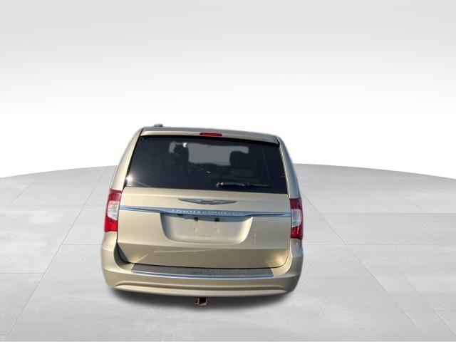 2011 chrysler town & country touring