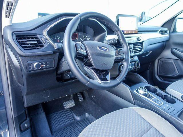 2022 ford escape se