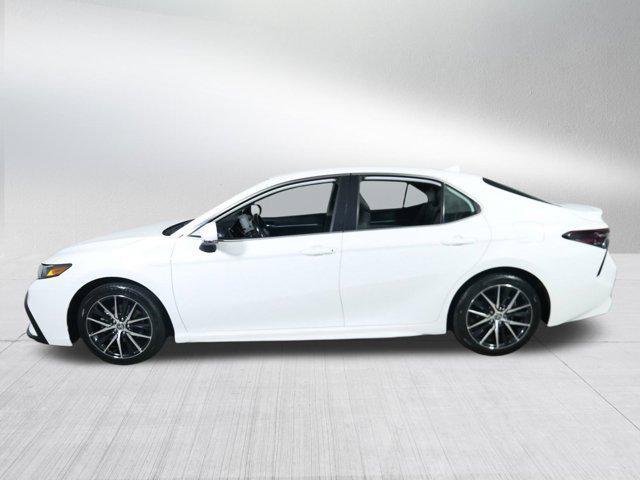 2022 toyota camry se