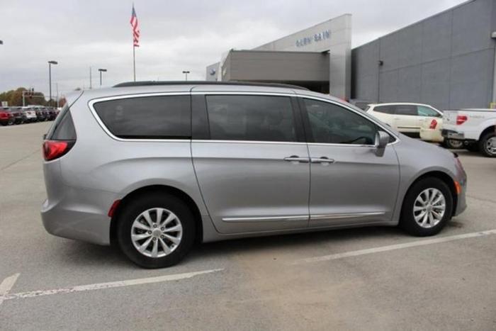 2017 chrysler pacifica touring-l touring-l 4dr mini-van for sale in paragould, arkansas