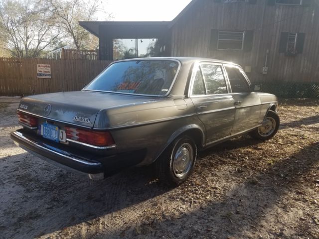 classic 1981 mercedes-benz 300d no reserve. clean antique, runs great!